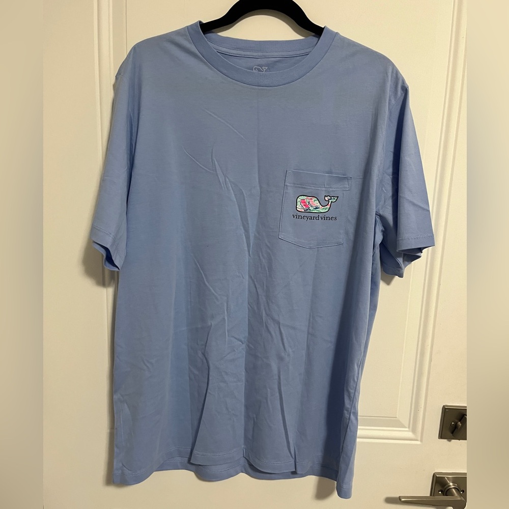 NWT - Vineyard Vines Men’s Front Pocket Whale Logo Tee - Size L